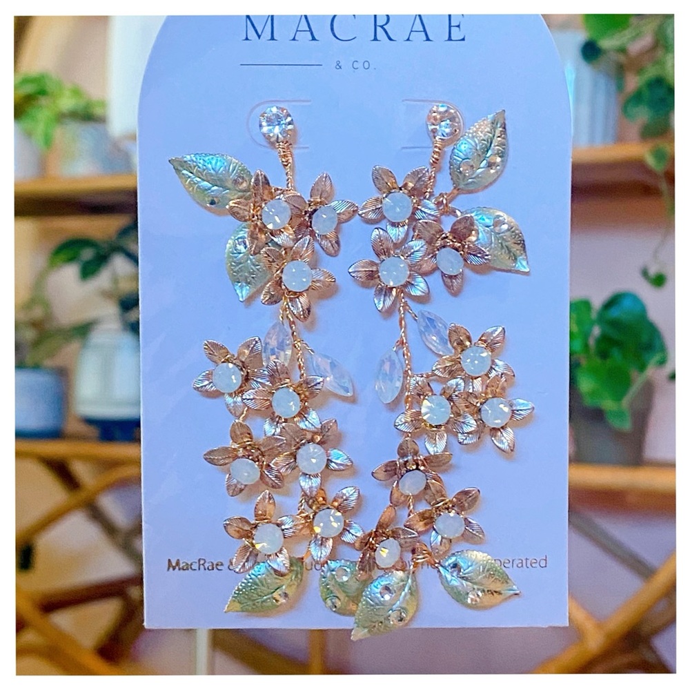Macrame Wire Flower Leaves Vine Buds Crystal Leaves Gold Green Earrings NWT